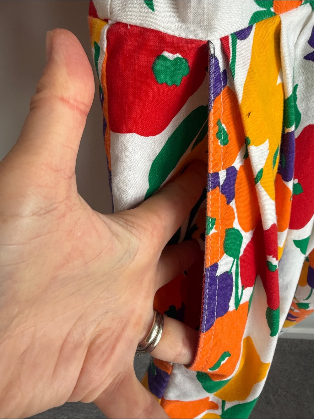 Vintage shirt dress
Tagged as size 18
Fits medium / large in my opinion - Picture 7 of 16